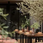 Aparthotel Hill & 3*