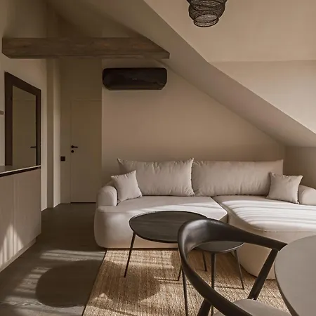 Hill & Aparthotel 3*