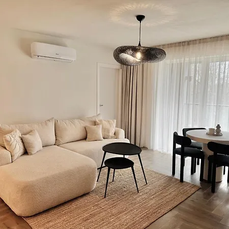 Hill & מלון דירות 3*