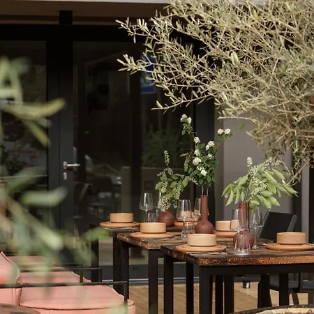 Апарт-отель Hill & 3*