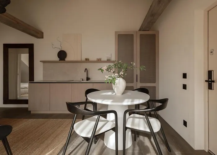 מלון דירות Hill & 3*