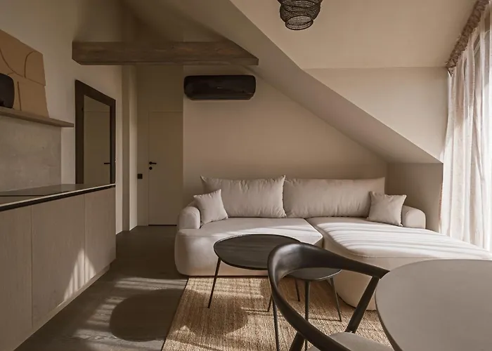 Hill & מלון דירות 3*