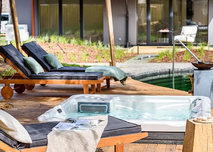 מלון דירות Hill & 3*